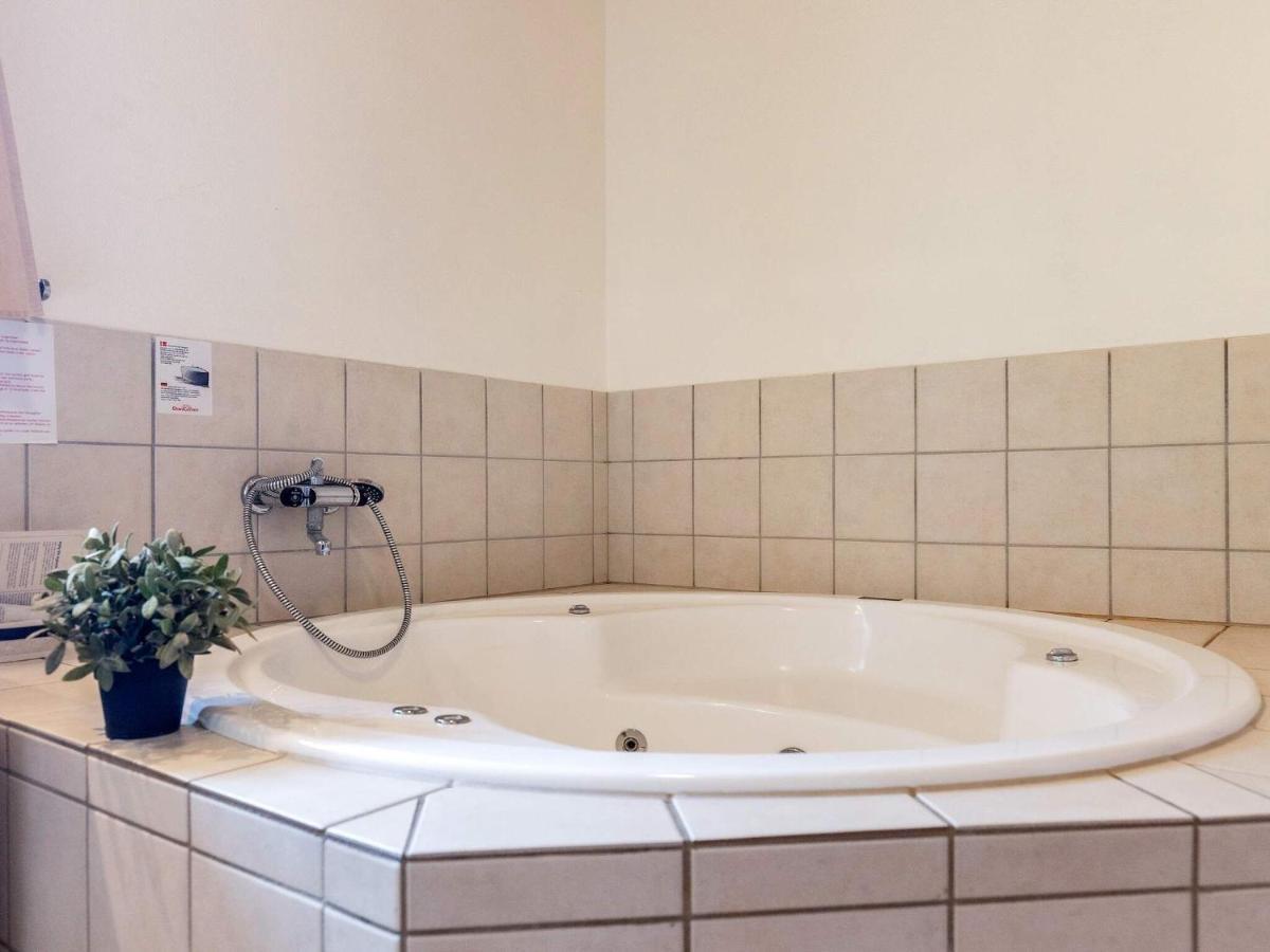 8 Person Holiday Home In Fåborg 외부 사진